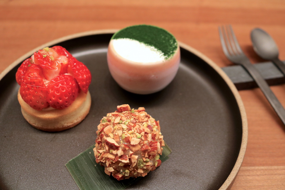 おやつ盛り合わせ　3種1280円（5種1800円）