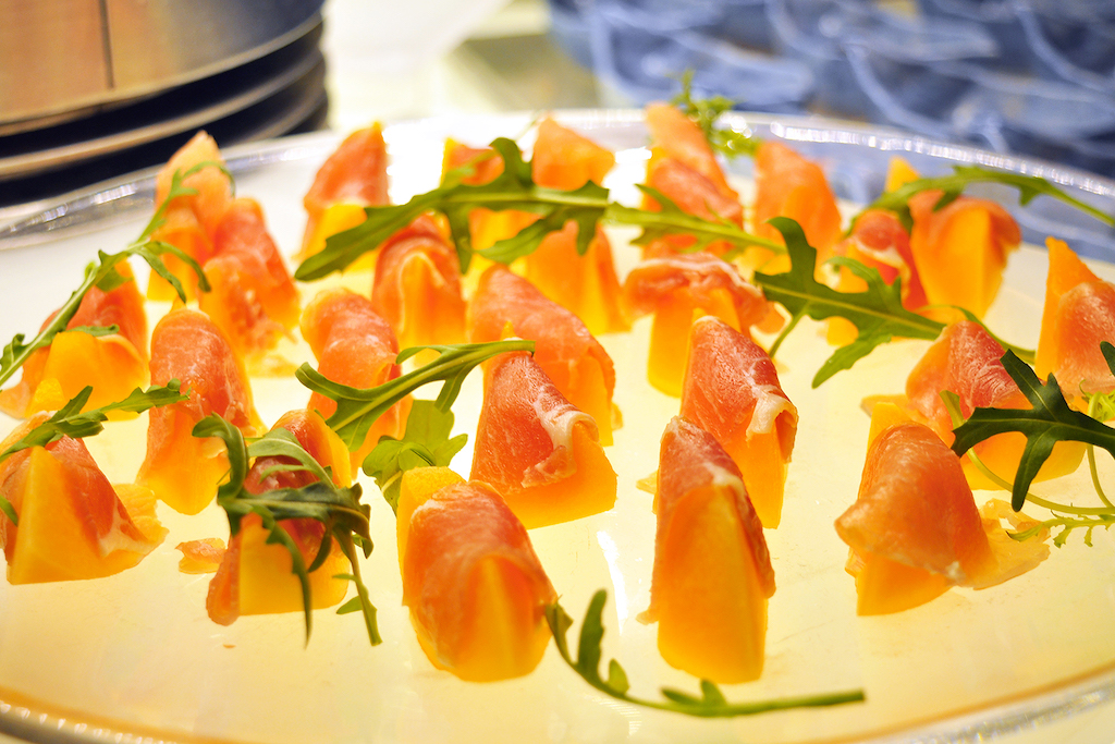 赤肉メロンの生ハムのせ