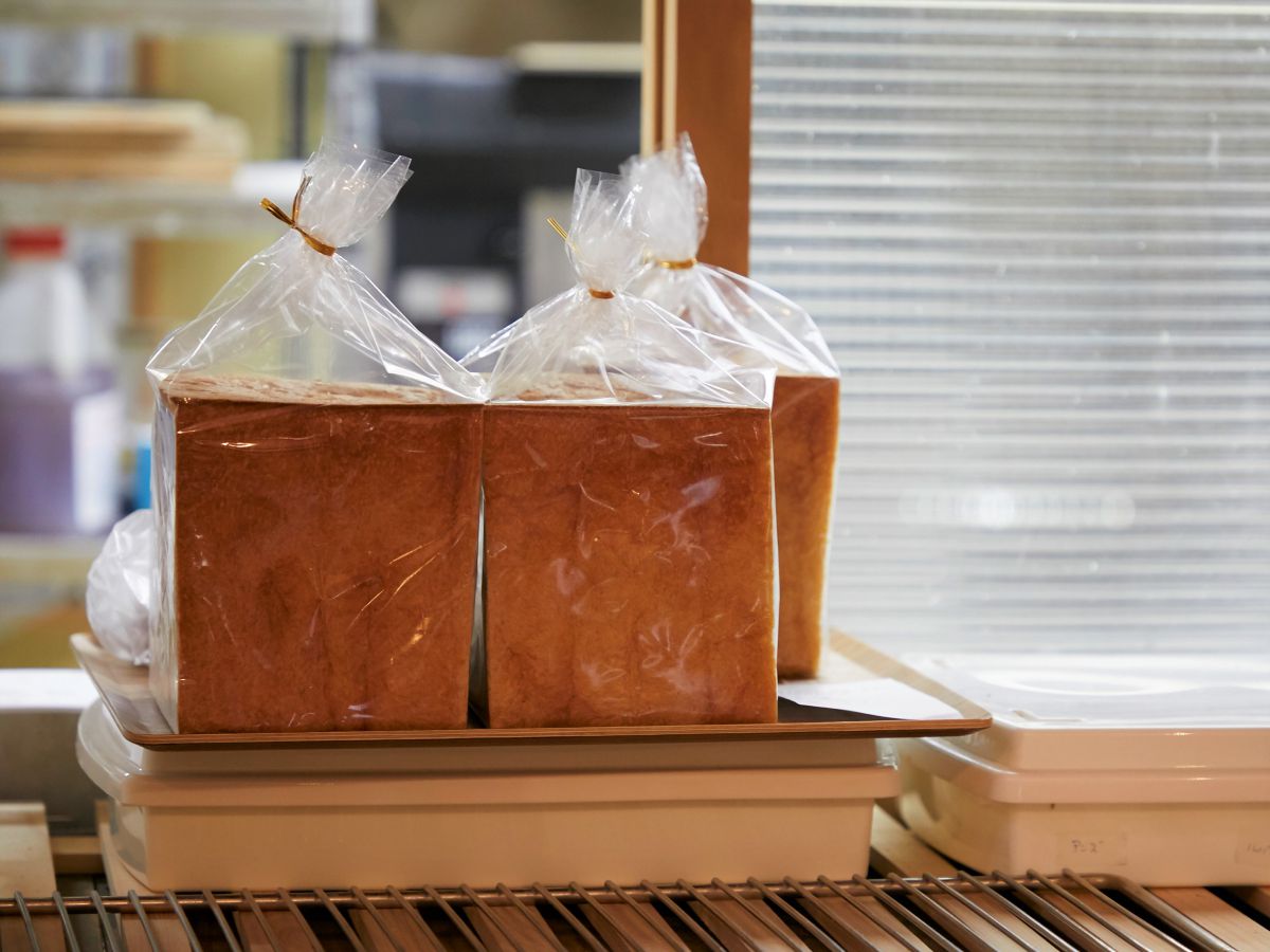 食パン 1斤370円