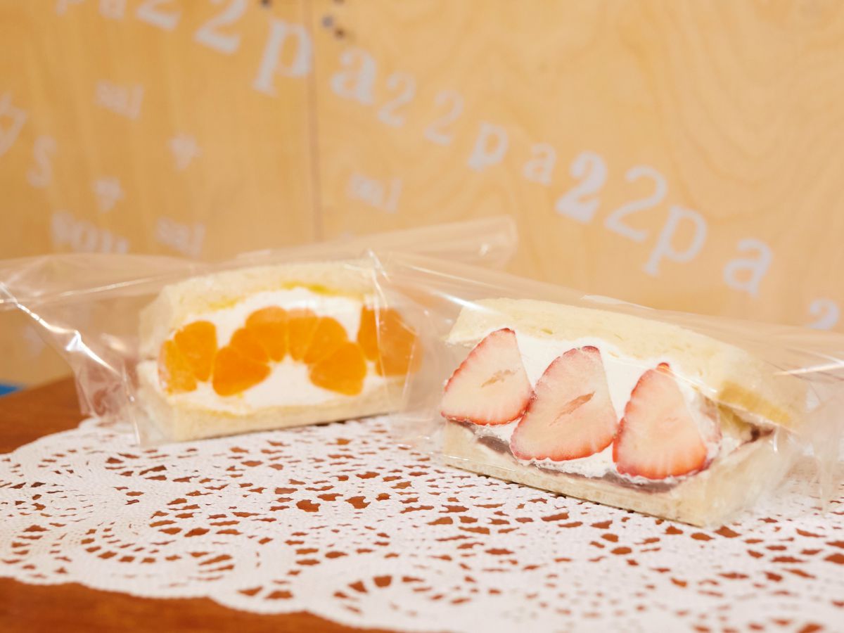 （左）ミカンサン 420円、（右）冬イチゴ 450円