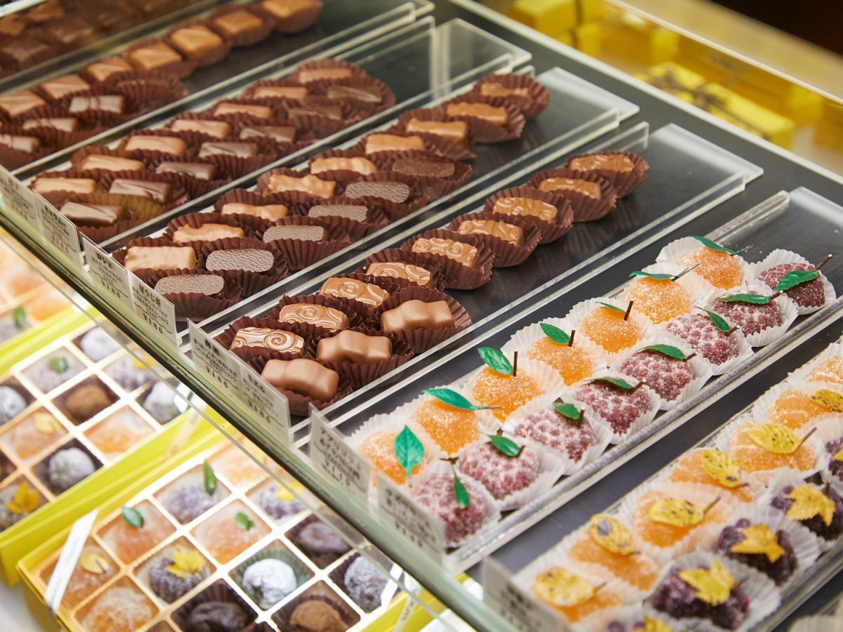 ボンボン・ショコラ1粒200円～、6個入り1360円