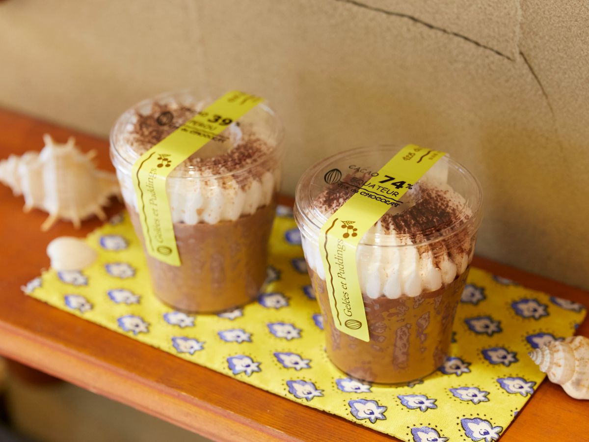 （左）特選チョコプリン（ペルー）430円、（右）特選チョコプリン（エクアドル）430円