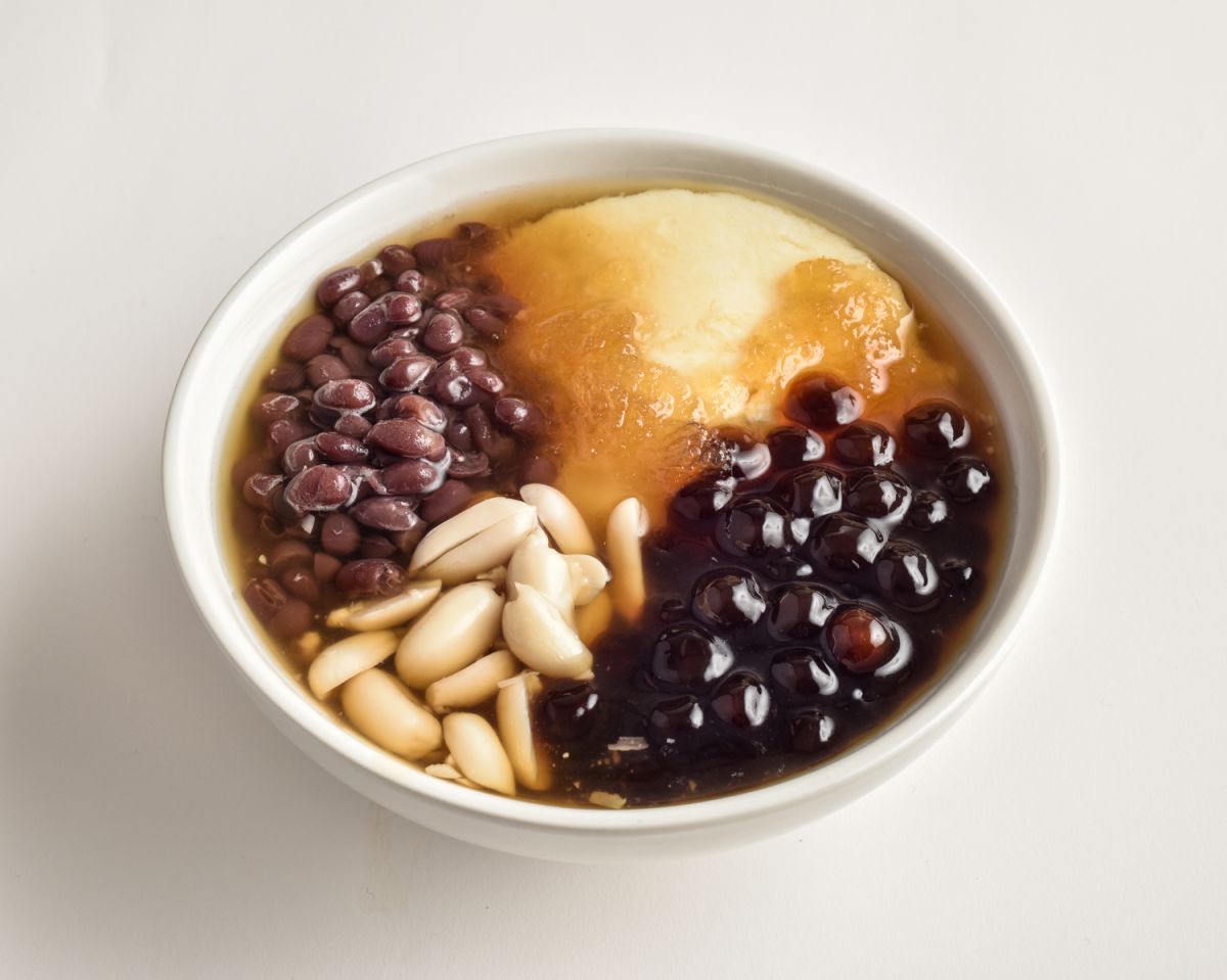 騒豆花の豆花はすべて手作り「タピオカピーナッツ豆花」780円