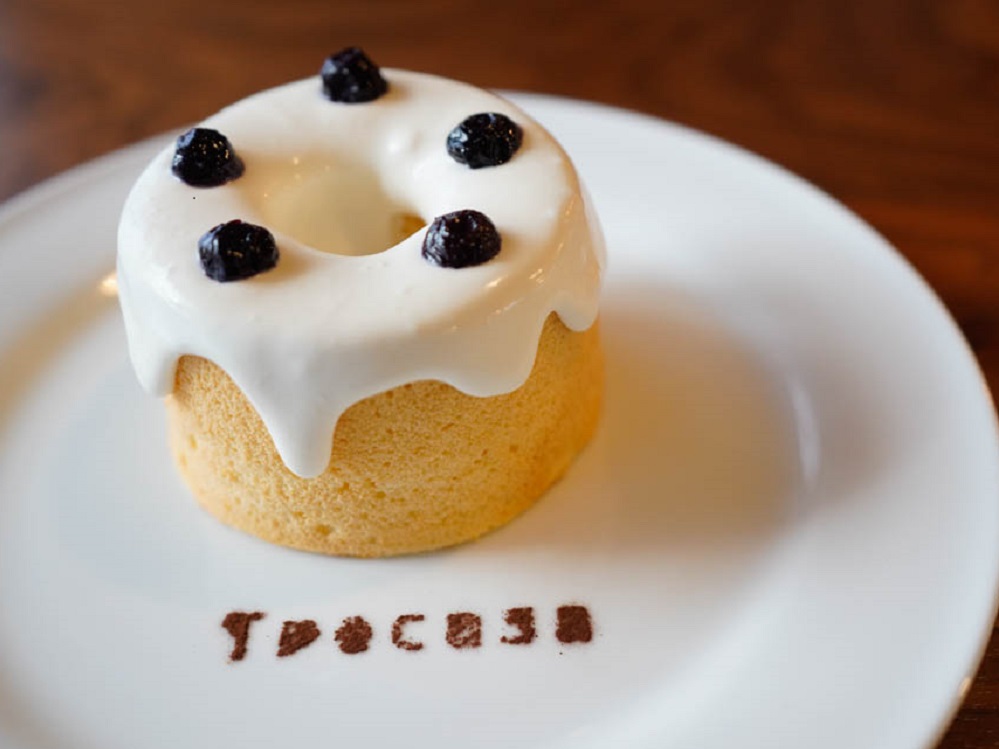 ブルーベリークリームチーズのシフォンケーキ　670円（税込）