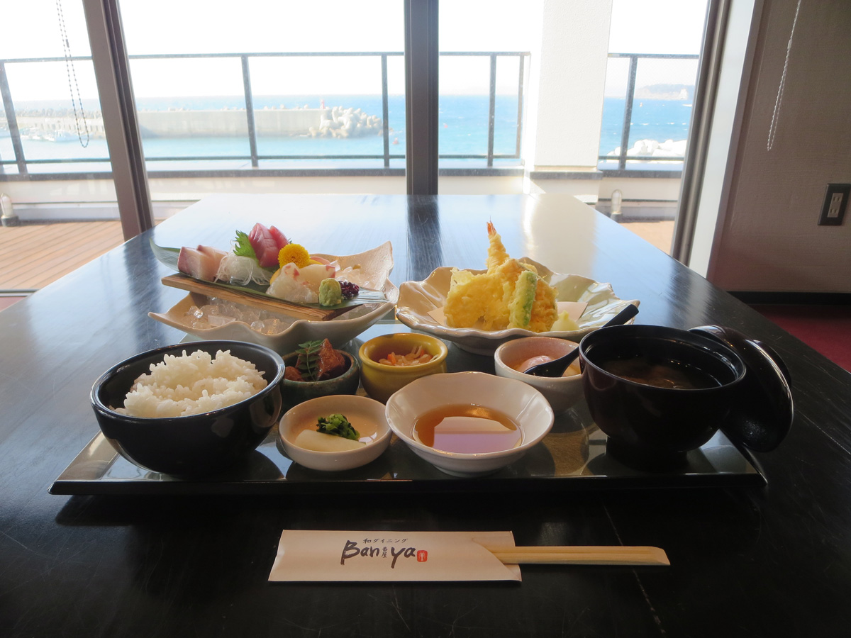 地魚御膳　1650円（税抜）※時期によって内容が変更となる可能性があります。