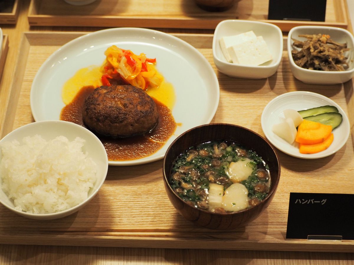 ハンバーグ定食850円