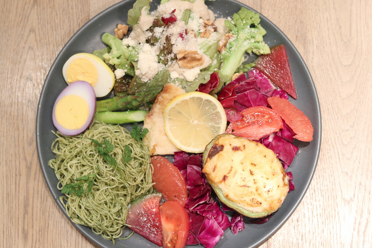 5種デリとメカジキの贅沢プレート  1350円