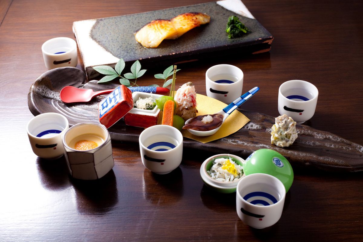 写真は、お酒と料理をペアリングしたイメージ