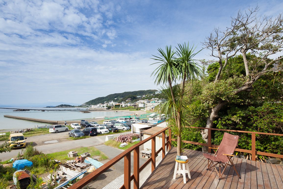 家の中の特等席はもちろんこの大きなテラス！／STAYCATION