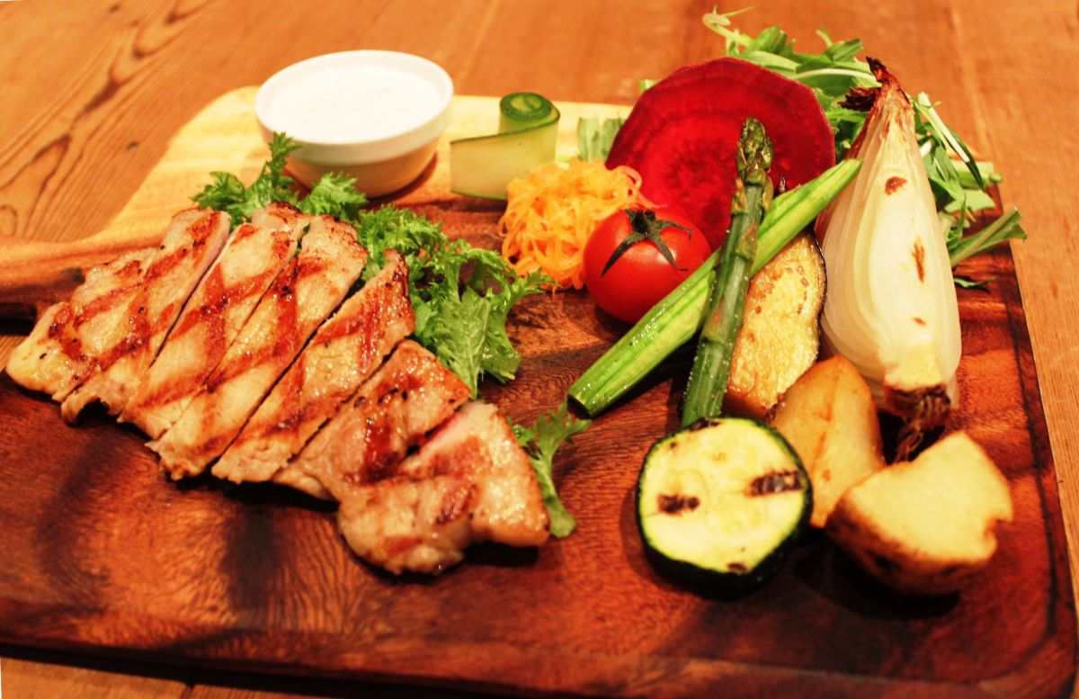 日南もち豚のグリル　880円