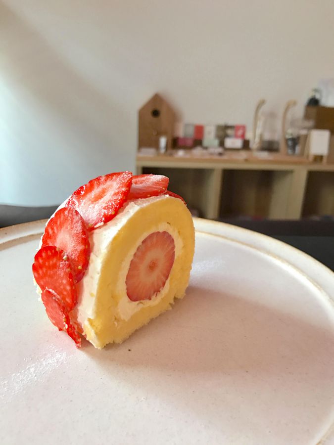 ドルチェセット1100円（税別）フルサイズのお菓子&セットドリンク