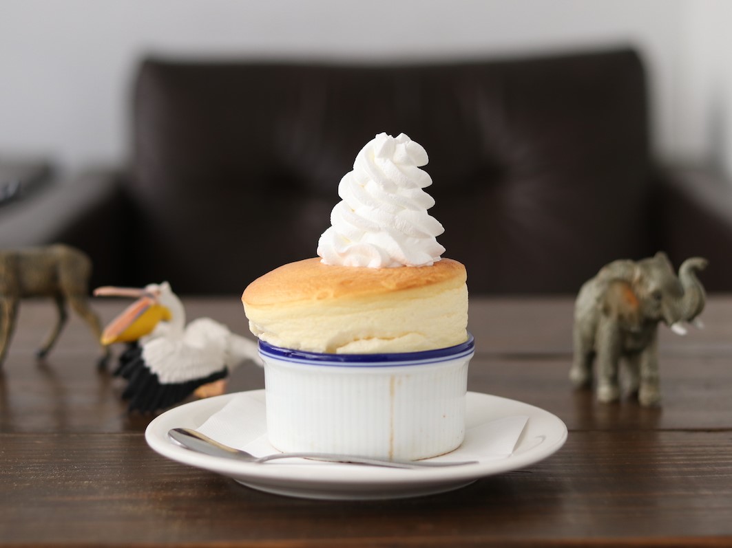 大阪・新町の名物スイーツ！約4cm の厚みが愛おしい、ふっかふかスフレ