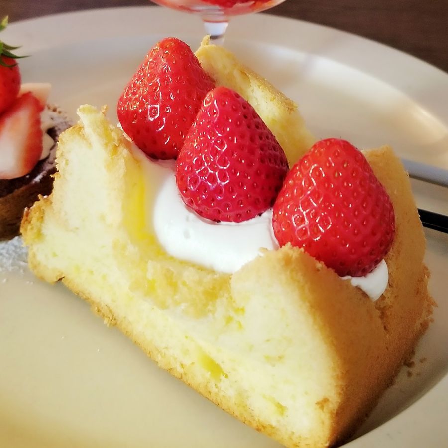 「シフォンケーキ苺サンド　600円」