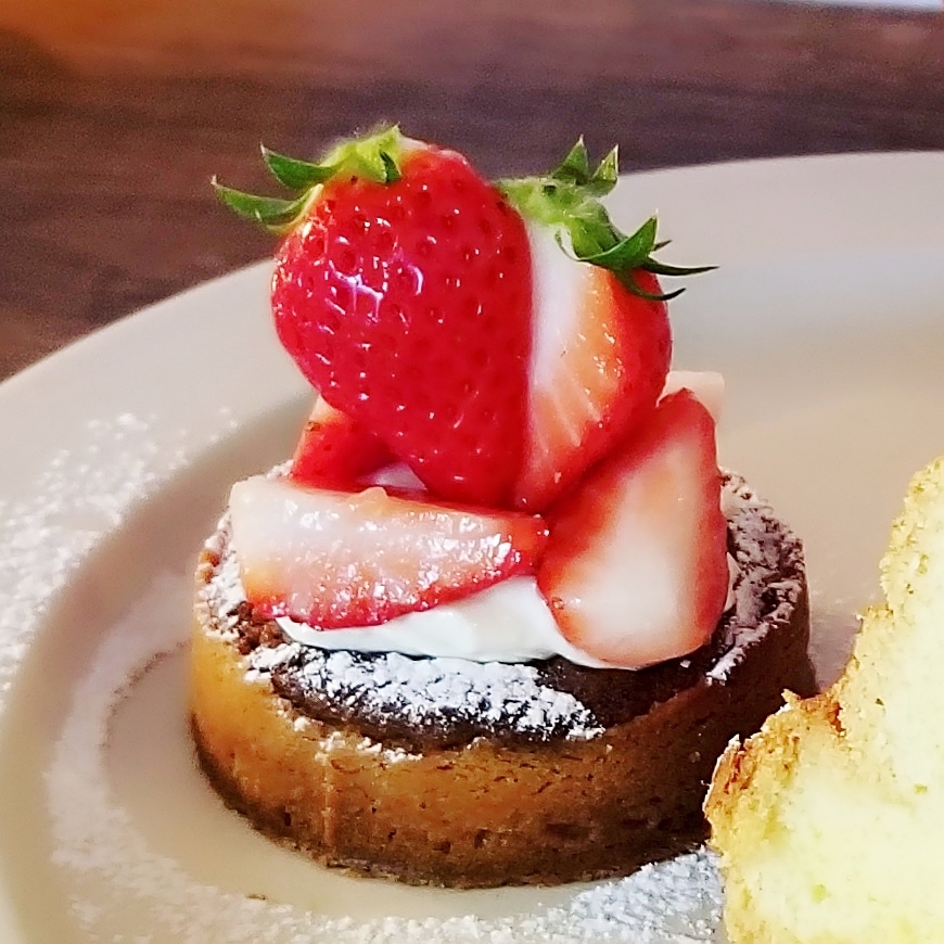 「季節のタルト（マスカルポーネと苺）500円」