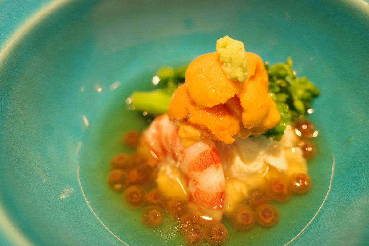 くみ湯葉に菜の花、雲丹やいくらを合わせて