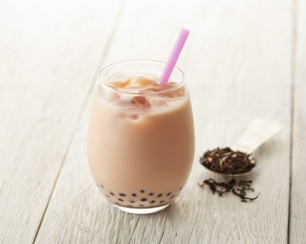 「＆TEA タピオカロイヤルミルクティー」Tall 550円・Grande 600円。ベアフル®スリーブ付きTall 900円・Grande 950円