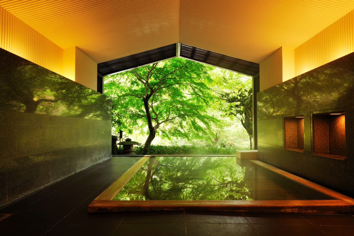 ため息が出るような完璧な空間。優雅な温泉タイムを心ゆくまで満喫できます。/星野リゾート 界 箱根