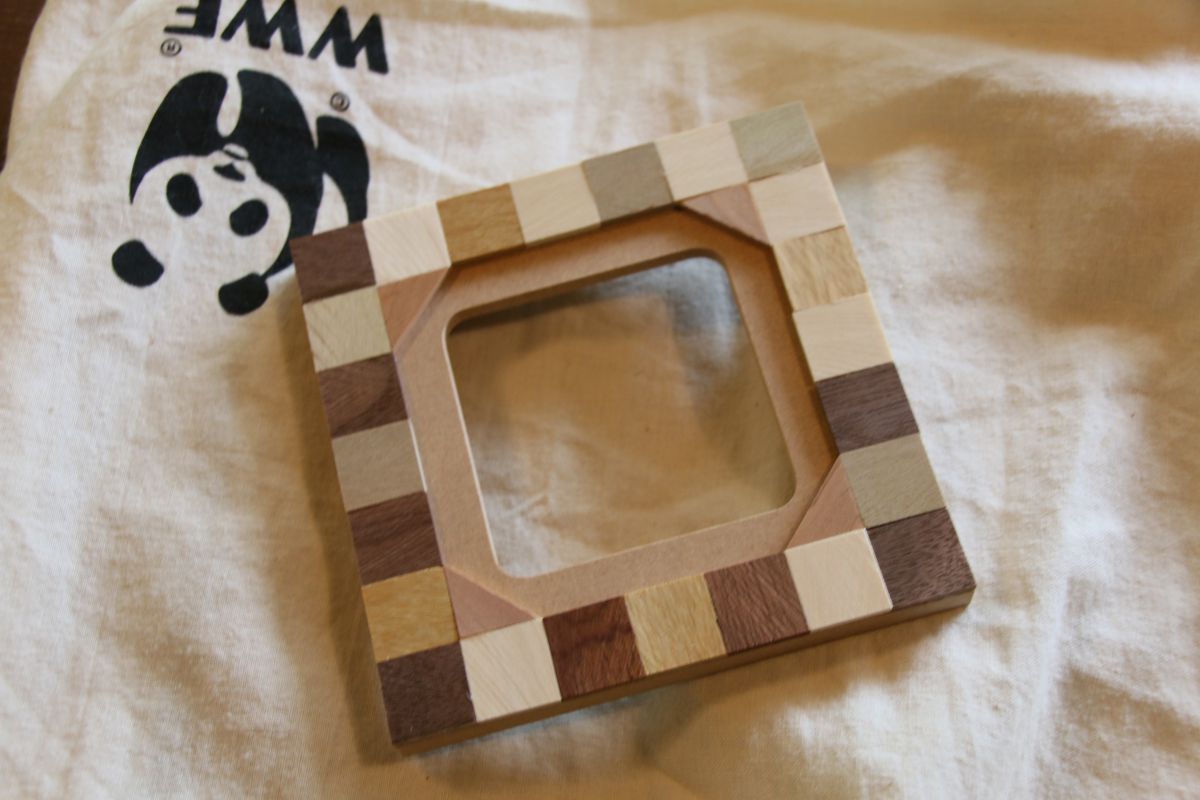 寄木のフォトフレーム作りで、寄木作り体験