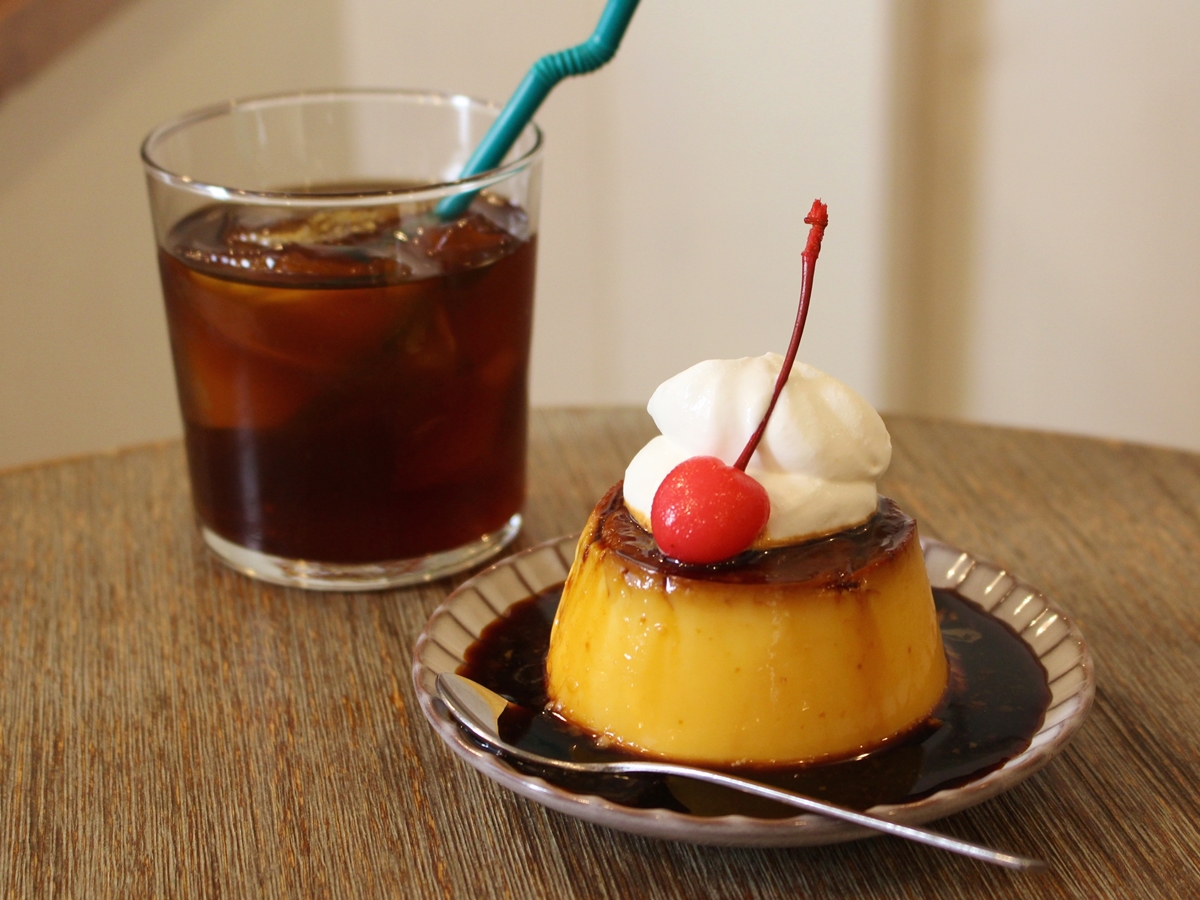 空前の“プリン”ブーム!?平日でも行列が絶えない新宿のコーヒーショップ