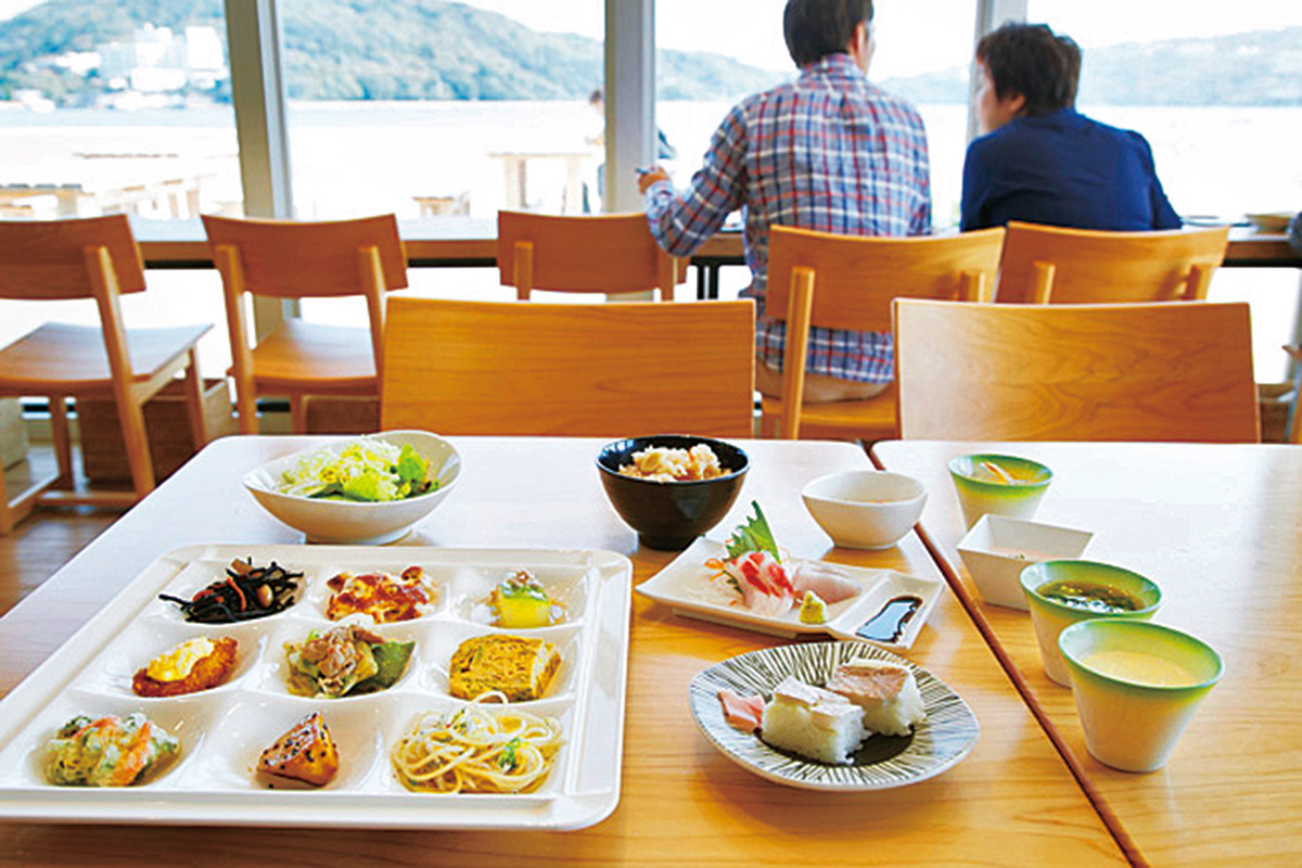 天ぷらやフライなど揚げ物は2～3種類登場する