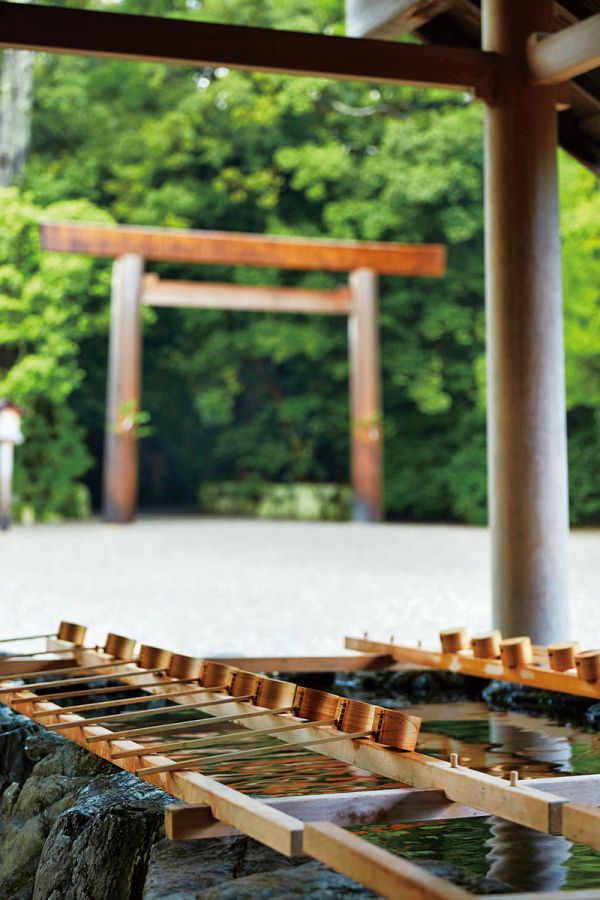 外宮第一鳥居からすぐの手洗舎