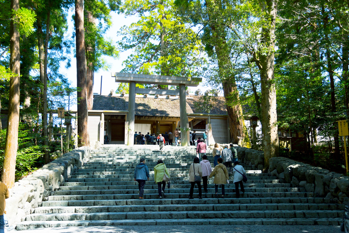 聖なる気が満ちる正宮。日ごろの感謝を伝える場所。自分の願い事は別の場所で