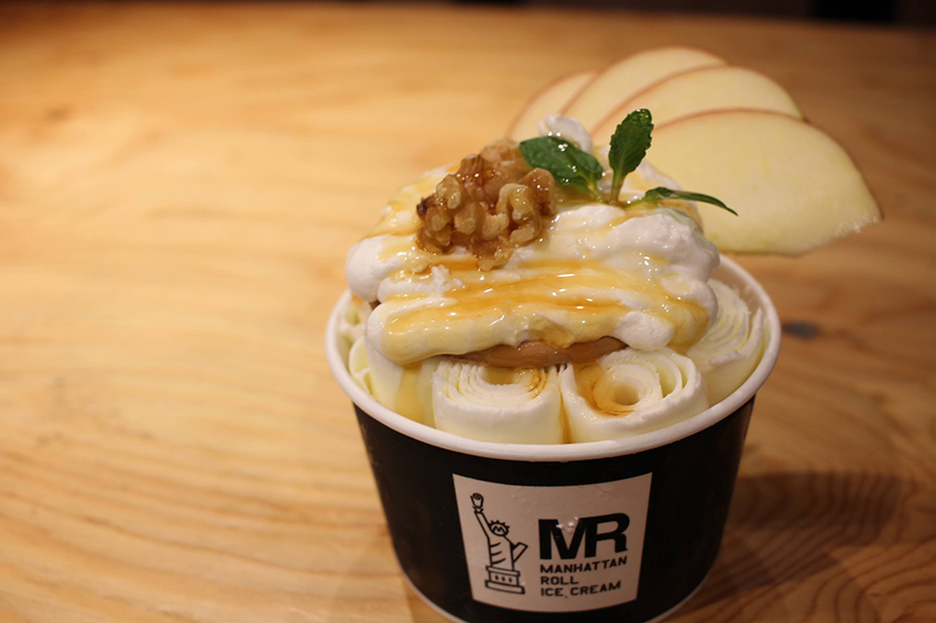 「マンハッタンロールアイスクリームのくるみメープル」850円