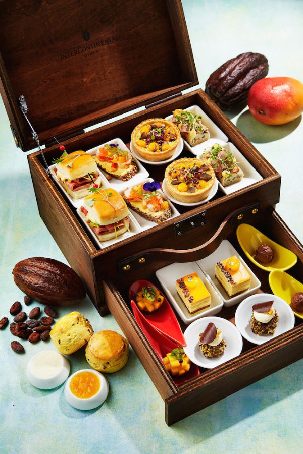 マンゴー＆カカオアフタヌーンティー4000円　※コーヒー・紅茶付、税込・サービス料別