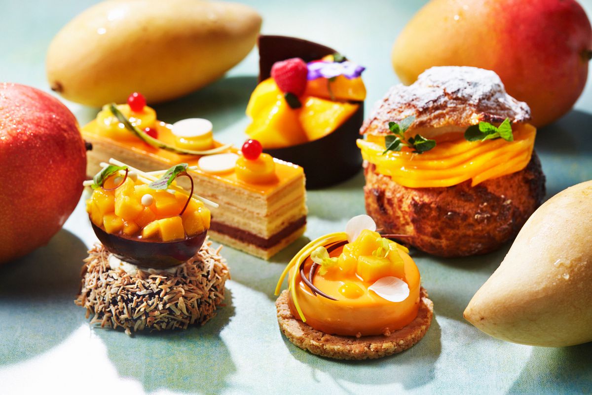 完熟マンゴーのロールケーキ 720円、完熟マンゴーのショートケーキ920円（税込）など