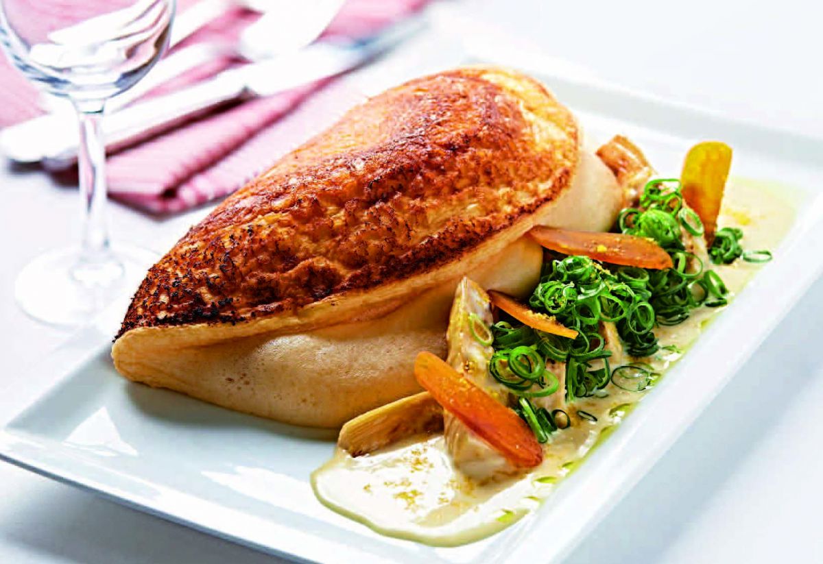 〈ラ・メール・プラール〉筍とカラスミクリームのオムレツ〈各日60点限り〉2700円（1人前） ［ジェイアール京都伊勢丹限定］※日本製