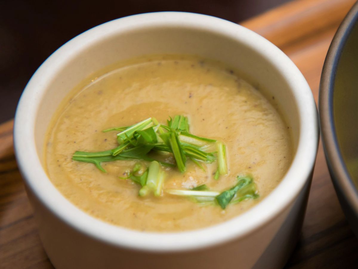 白菜のインド風ポタージュ（「本日のカレープレート」の付け合わせより）