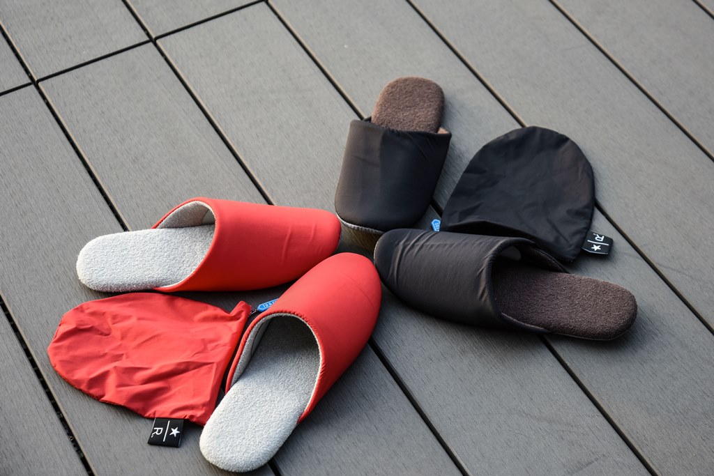 トラベルスリッパ　ブラック/レッド　各4000円