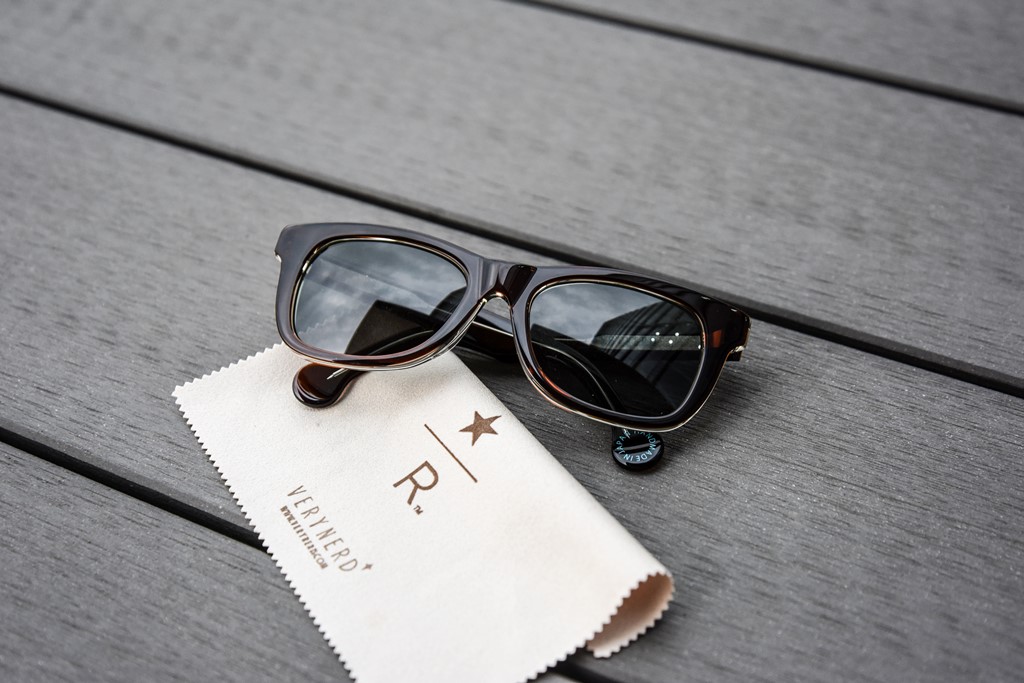 ホリデーサングラス　2万3000円