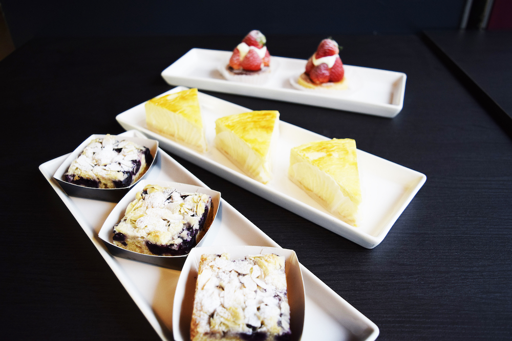 本日のケーキ　各702円