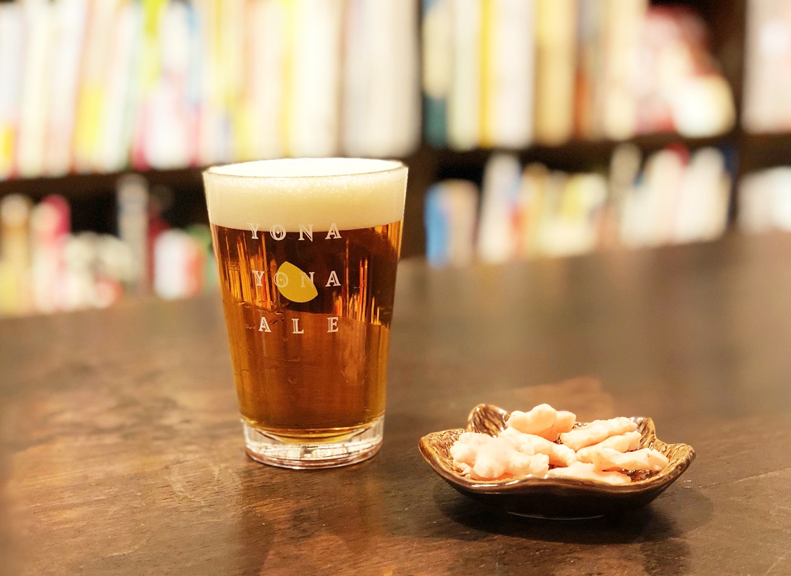 クラフトビールの種類はその時々で変わります。写真は「よなよなエール」（600円〜）