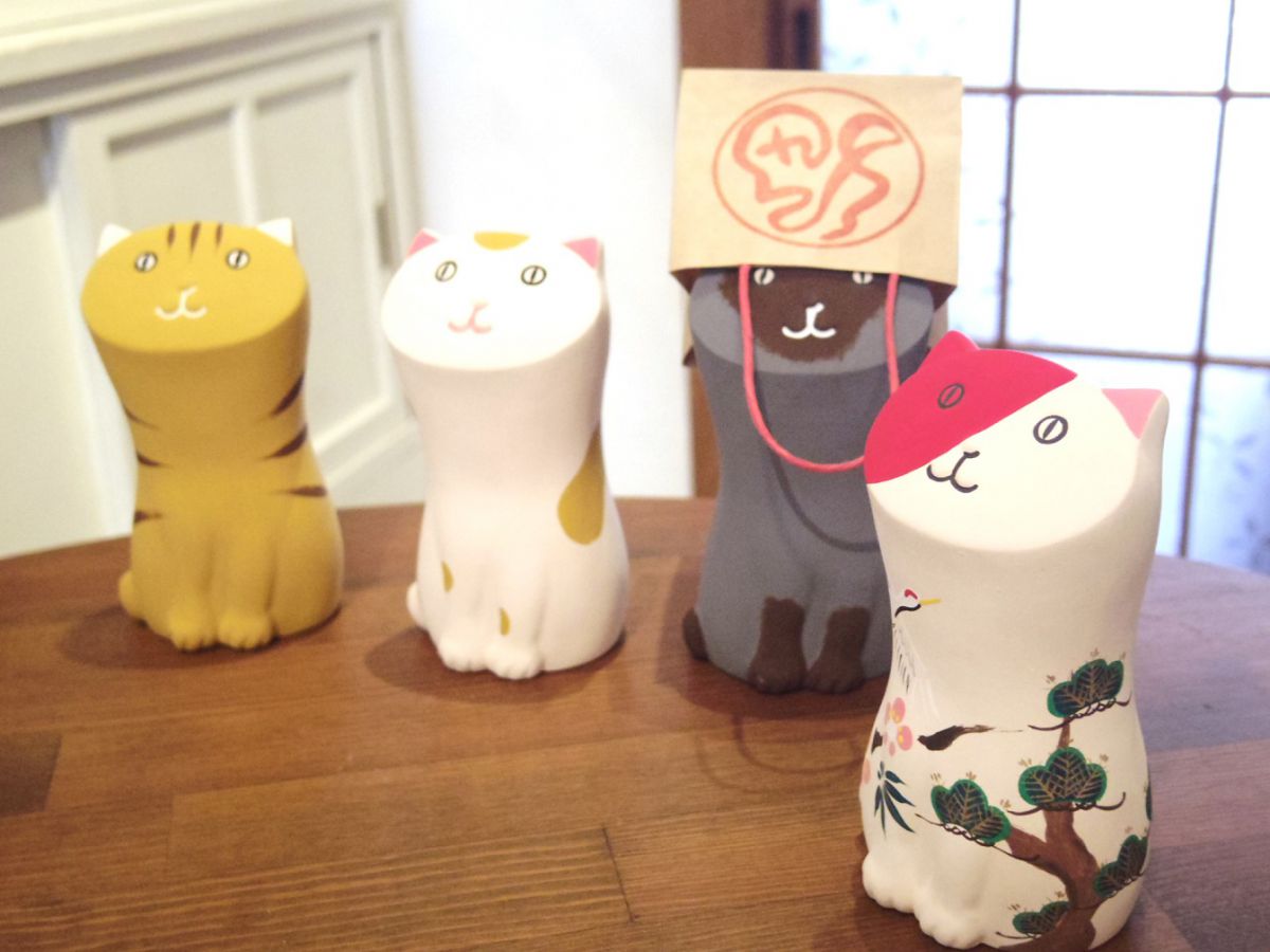 「福かぶり猫」は各3780円。松竹梅柄のみ5400円
