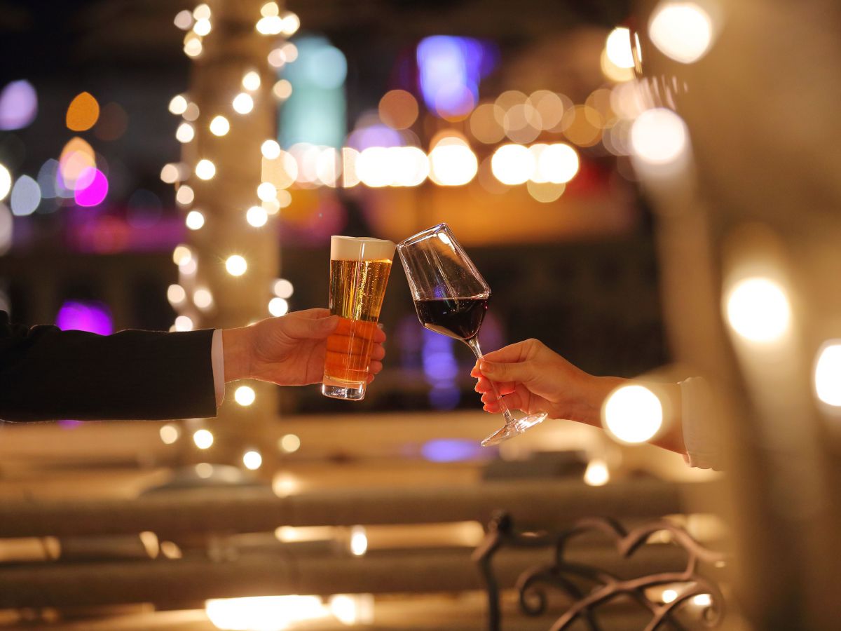 神戸のきらめく夜景がロマンティックな最上級ビア＆ワインガーデンのテーマは“肉＆スパイス”