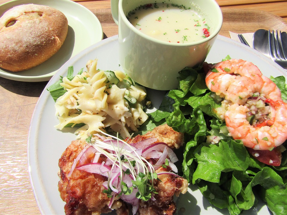 サラダプレート1296円