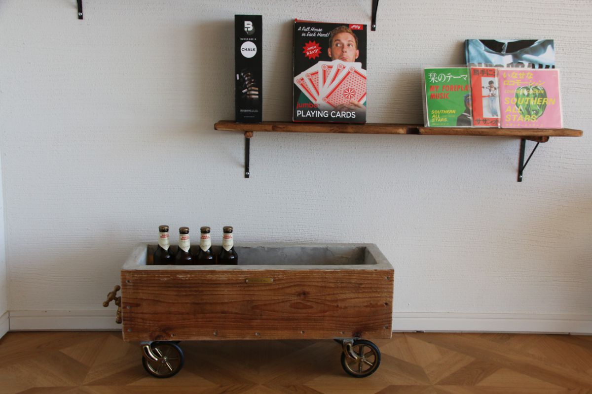 リビングにはレコードやゲームなどの用意も