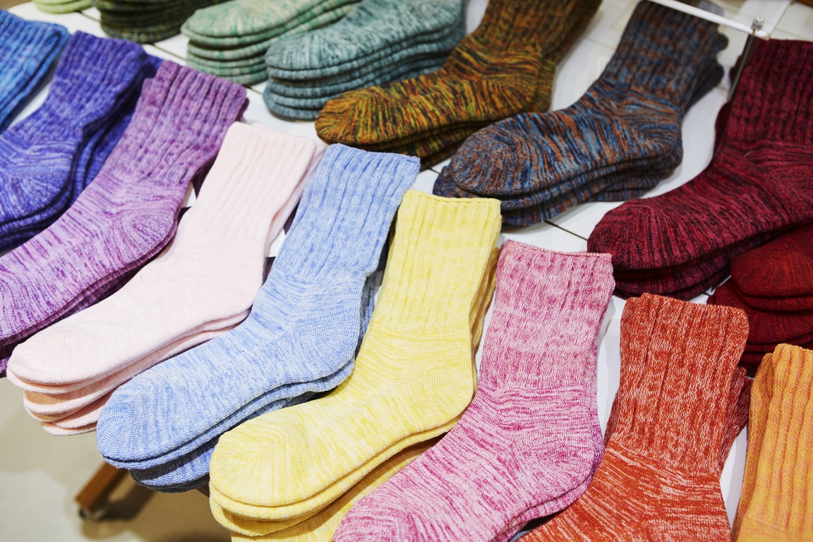 マーブル編みソックス　各648円