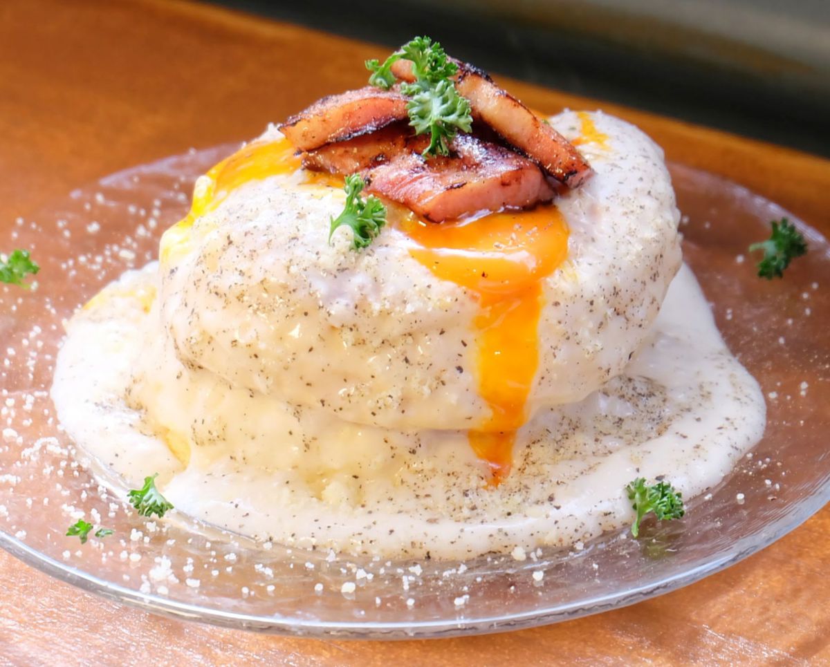 カルボナーラパンケーキ 1200円（税抜き）