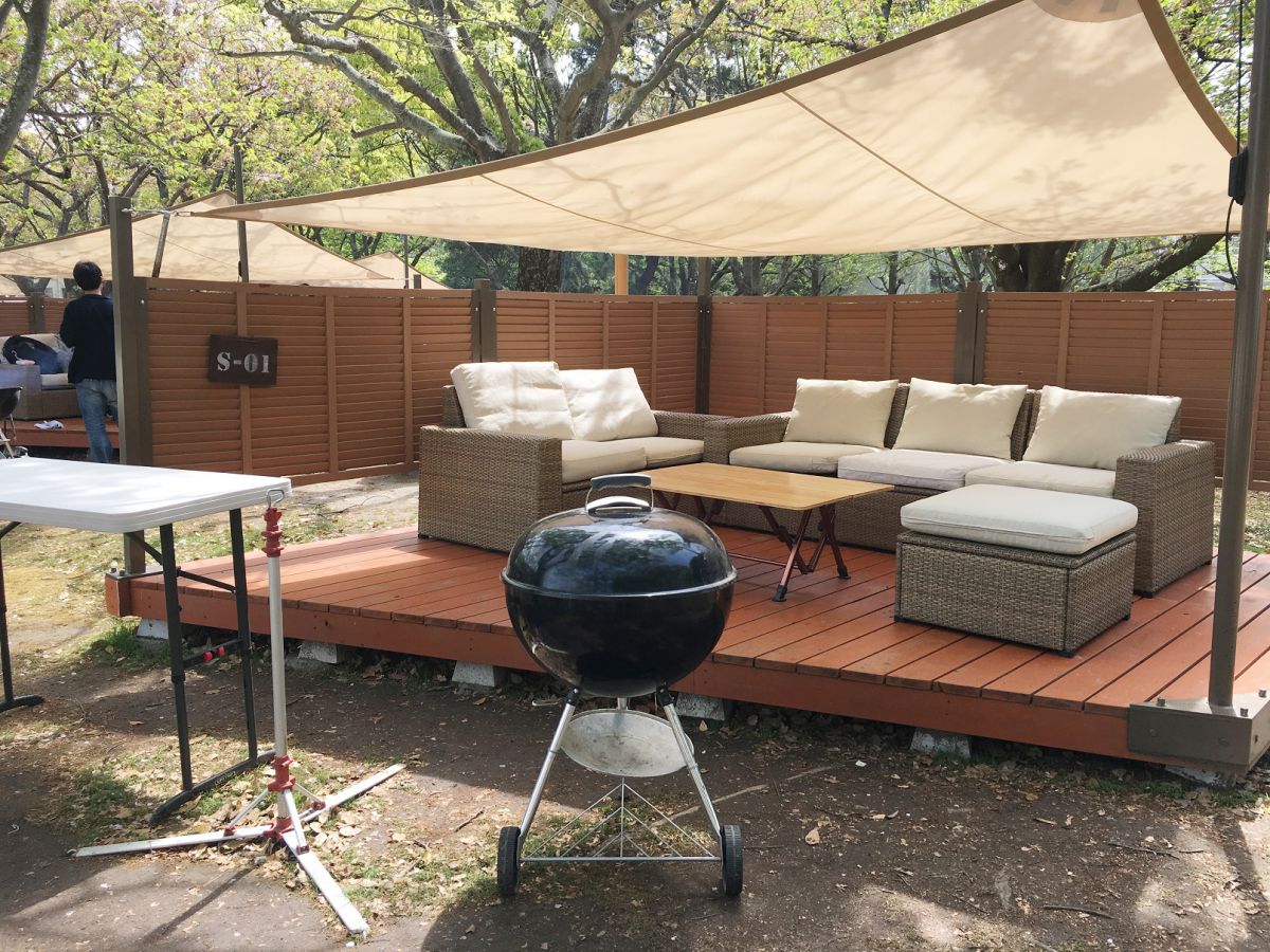 ソファーサイトプラン（食材・ドリンクなし）は1人3240円