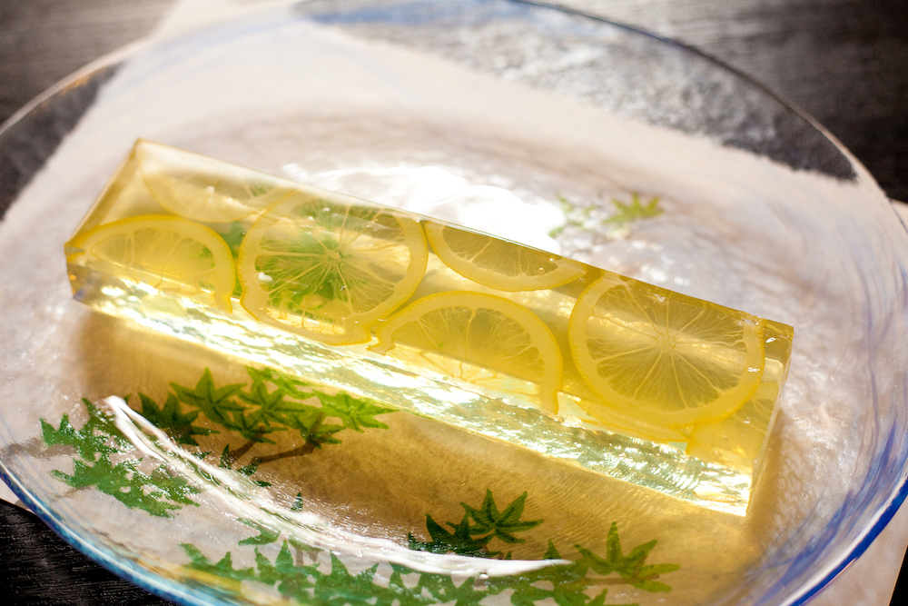 レースかん　1棹1296円（税込）