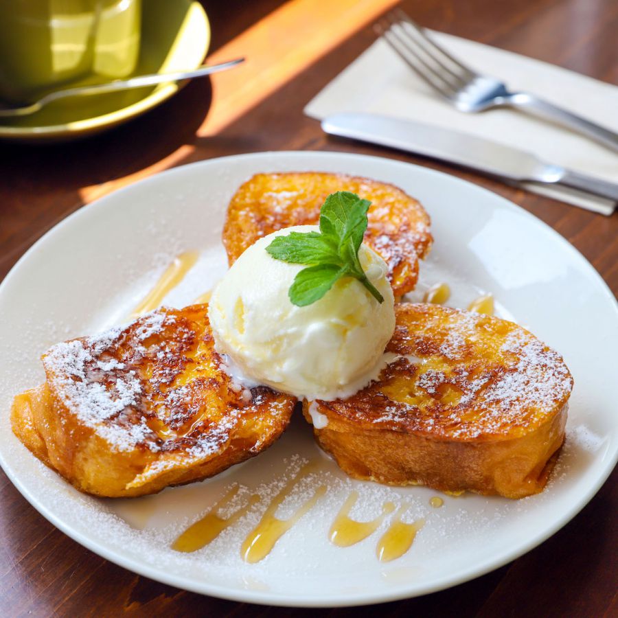 フレンチトースト（塩アイスクリームorホイップチーズ添え） 750円（税込）