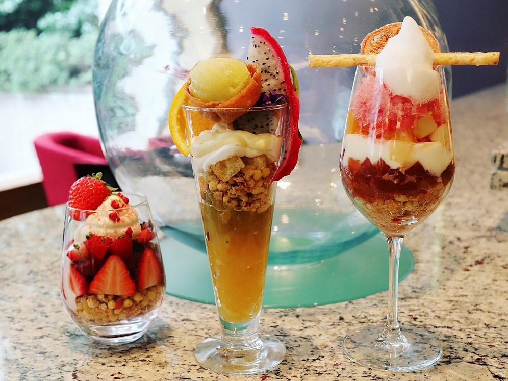 300kcal以下で美味しい！ホテルラウンジでカラダよろこぶパフェ【ミスター黒猫の東京スイーツトレンドvol.20】