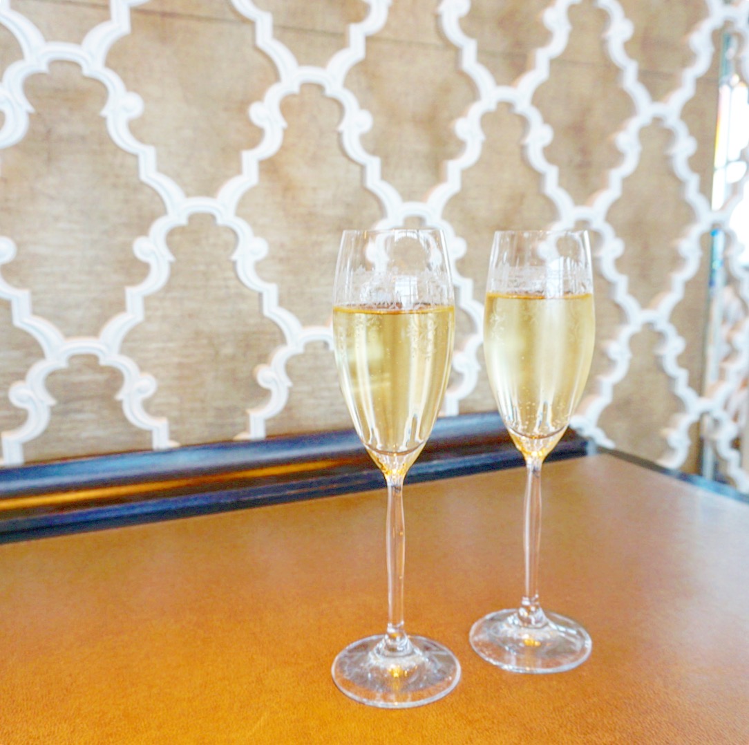 スパークリングワイン　1000円（税、サービス料別）