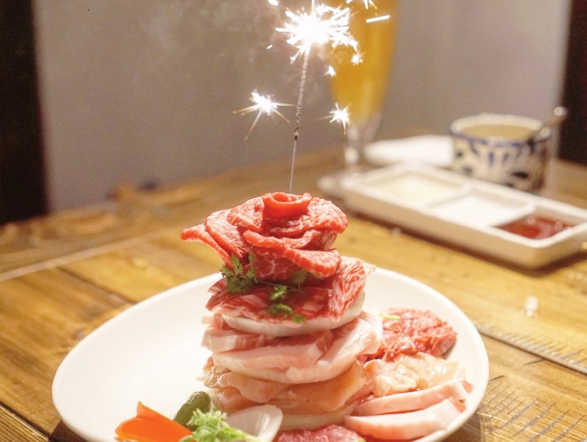 個室で楽しむ「肉ケーキ」!【女子学研究家・山田茜の女子会ガイド11】