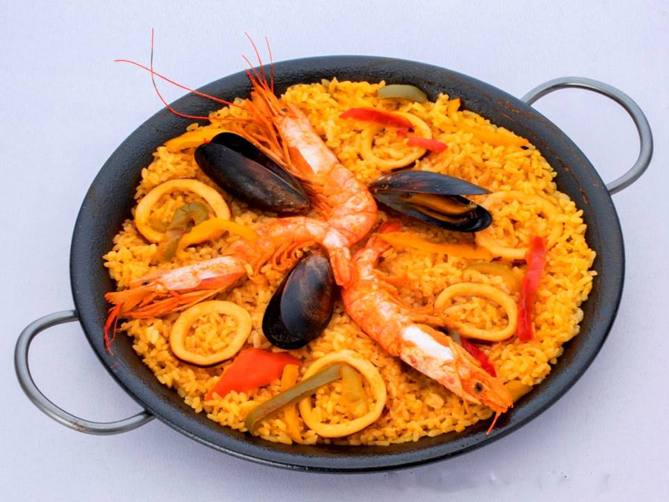 憧れのパエリアも簡単に作れちゃいます！／柳島キャンプ場