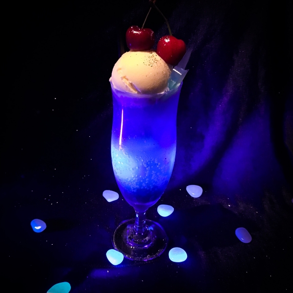 「青い天蚕絨（びろうど）」／Bar十誡