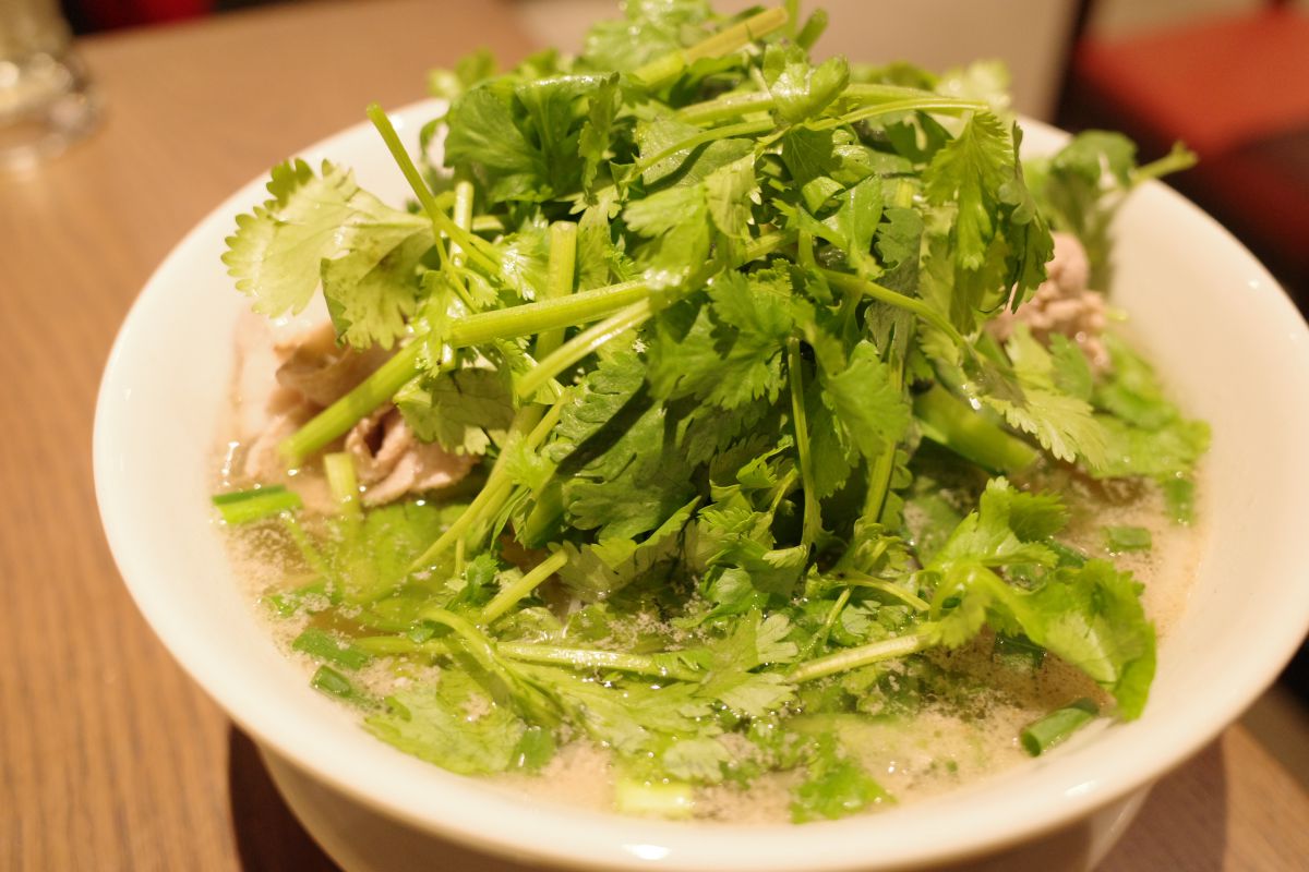 パクチーづくしの「パク盛りコース」がすごい！渋谷の本格タイ料理店